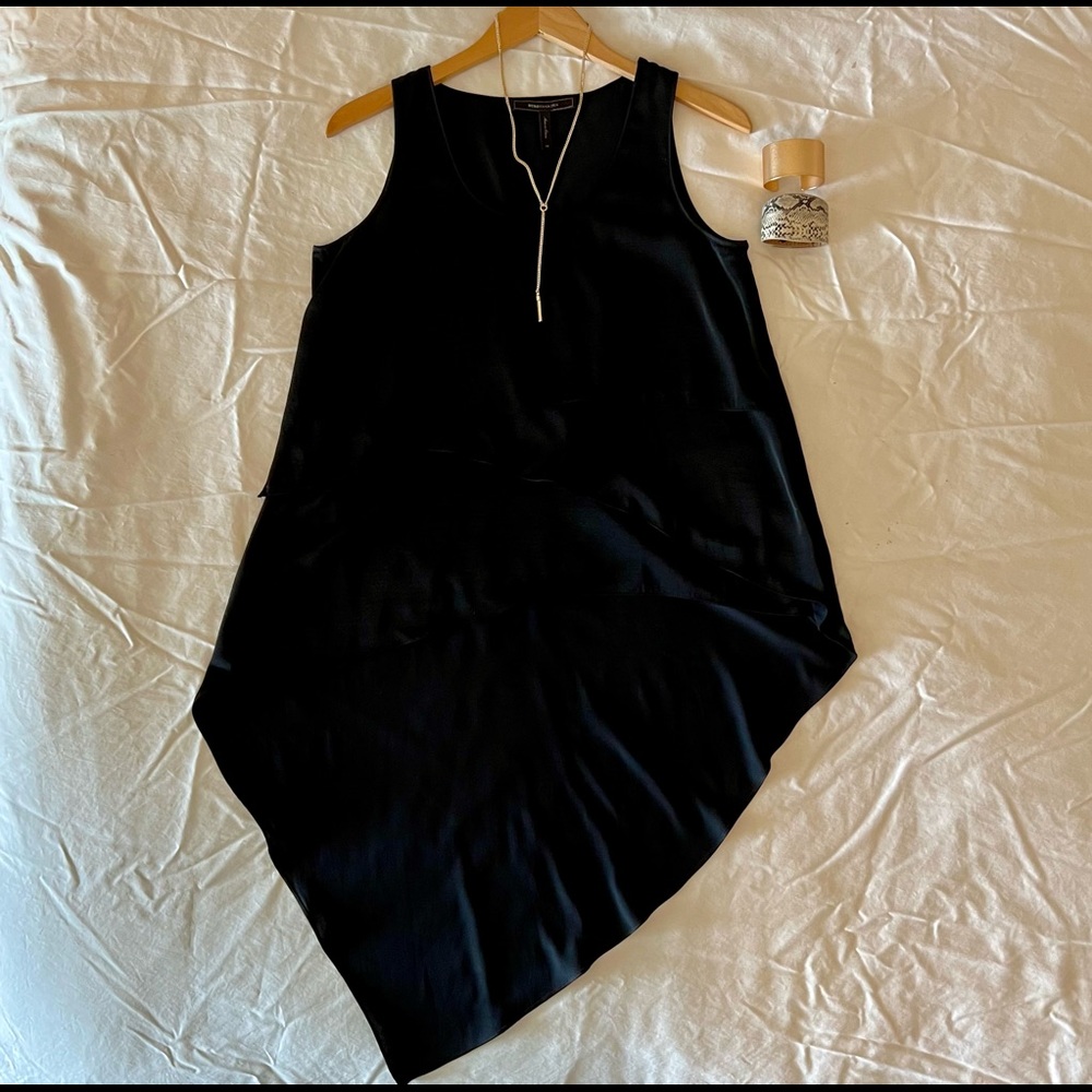 BCBGMAXAZRIA “KARLIE” TOP in BLACK, Size XS (Runs more like Small), GUC